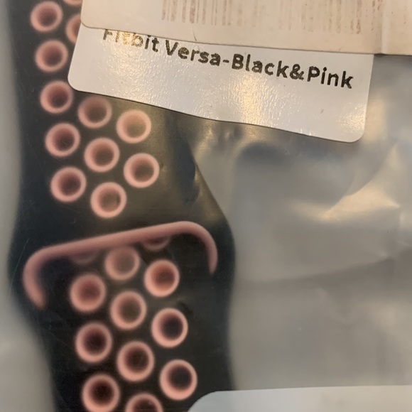 Fitbit Versa Silicone Band - Picture 2 of 3